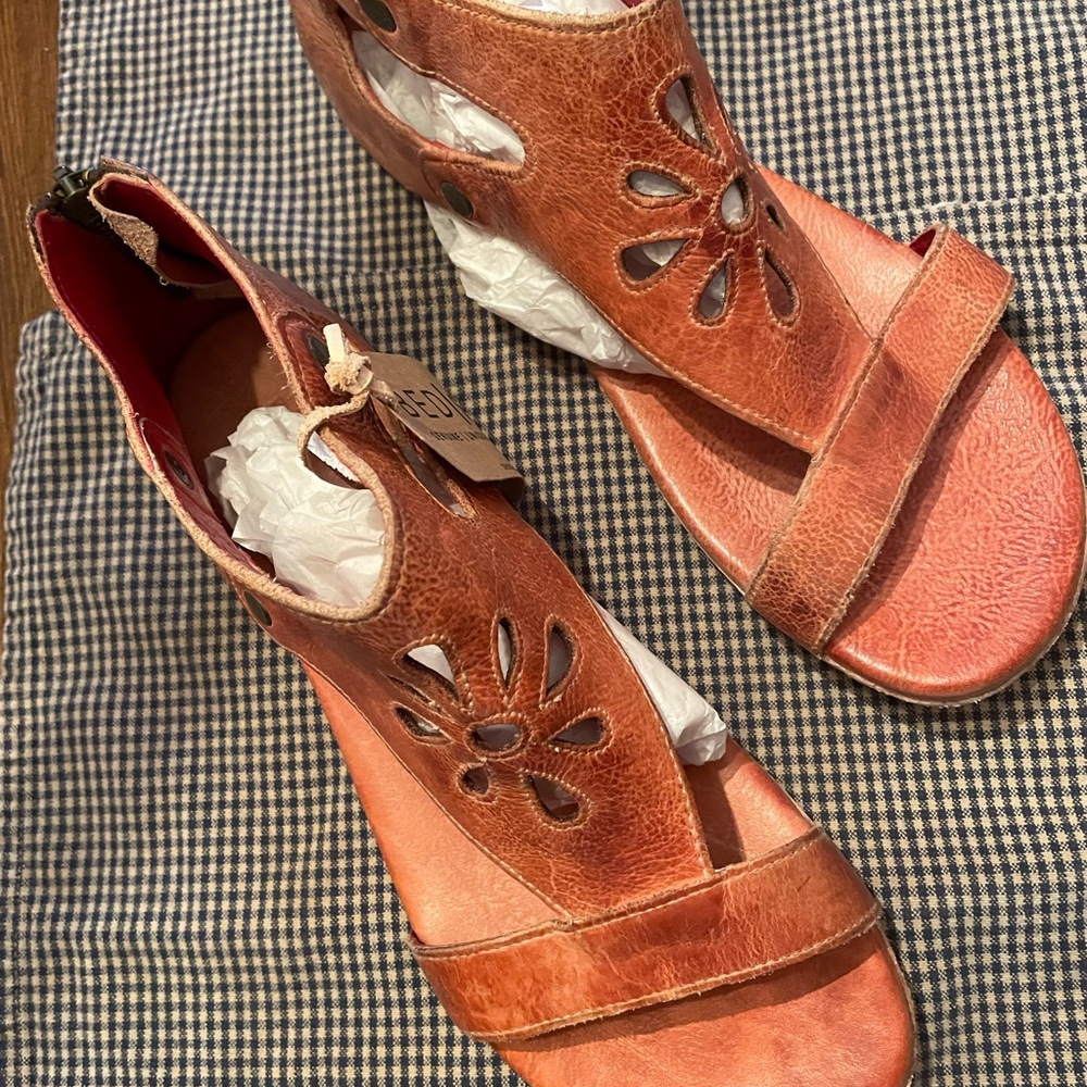 New in Box Bed Stu Sandals